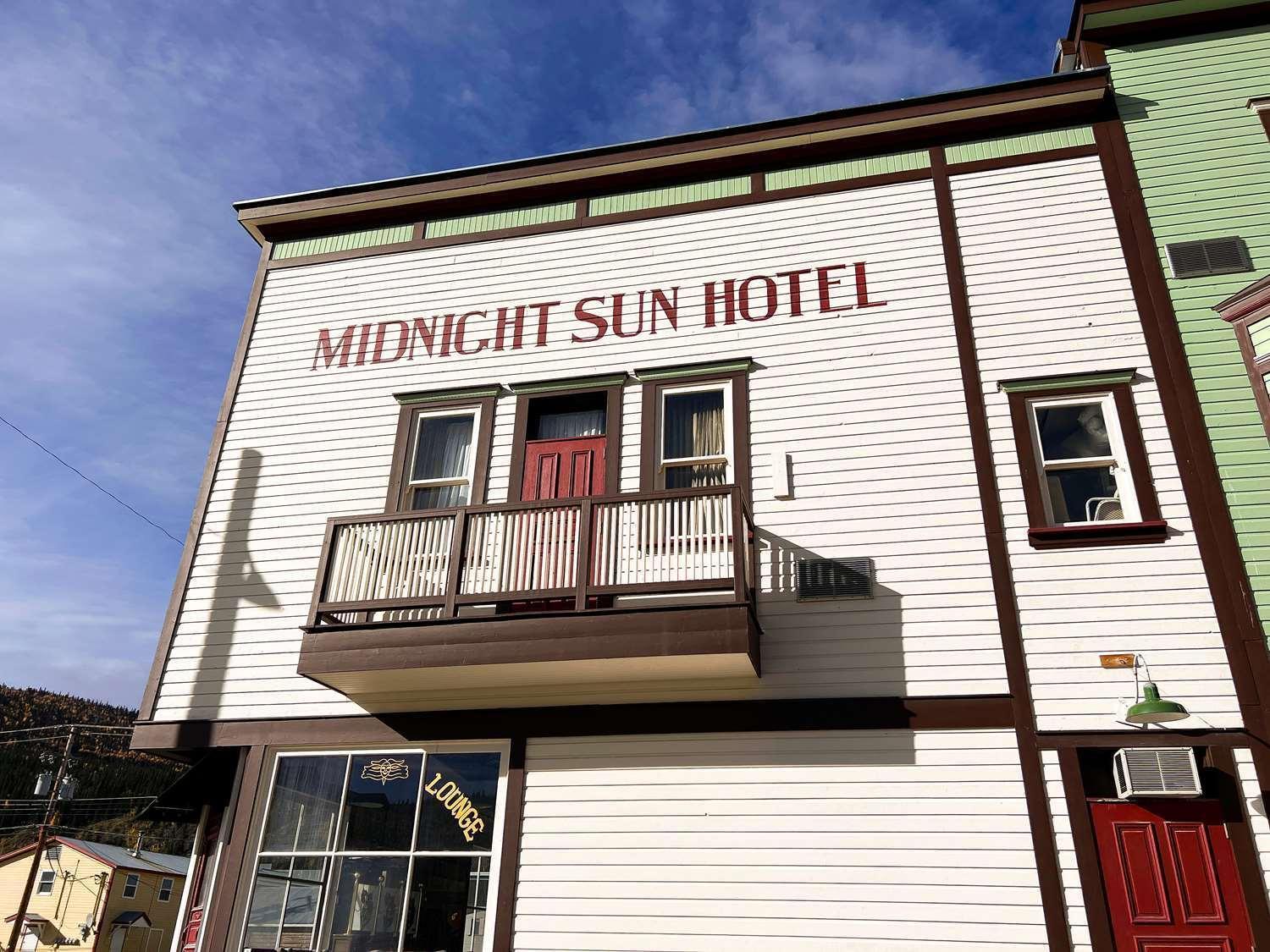 Midnight Sun, A Coast Hotel Dawson City Exteriör bild
