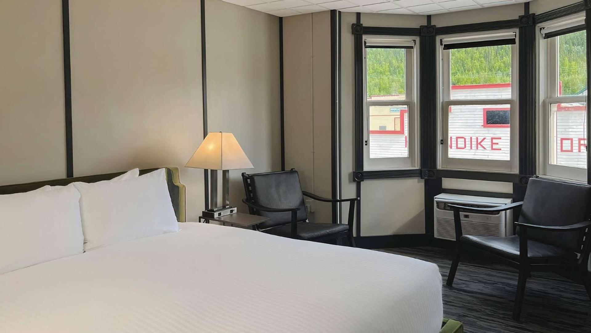 Midnight Sun, A Coast Hotel Dawson City Exteriör bild