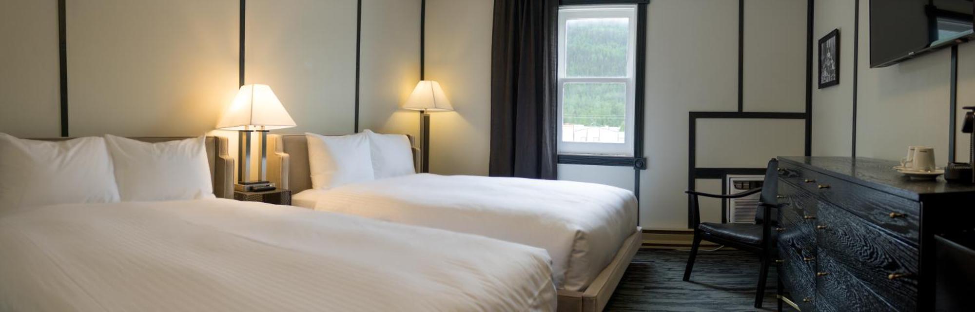 Midnight Sun, A Coast Hotel Dawson City Exteriör bild